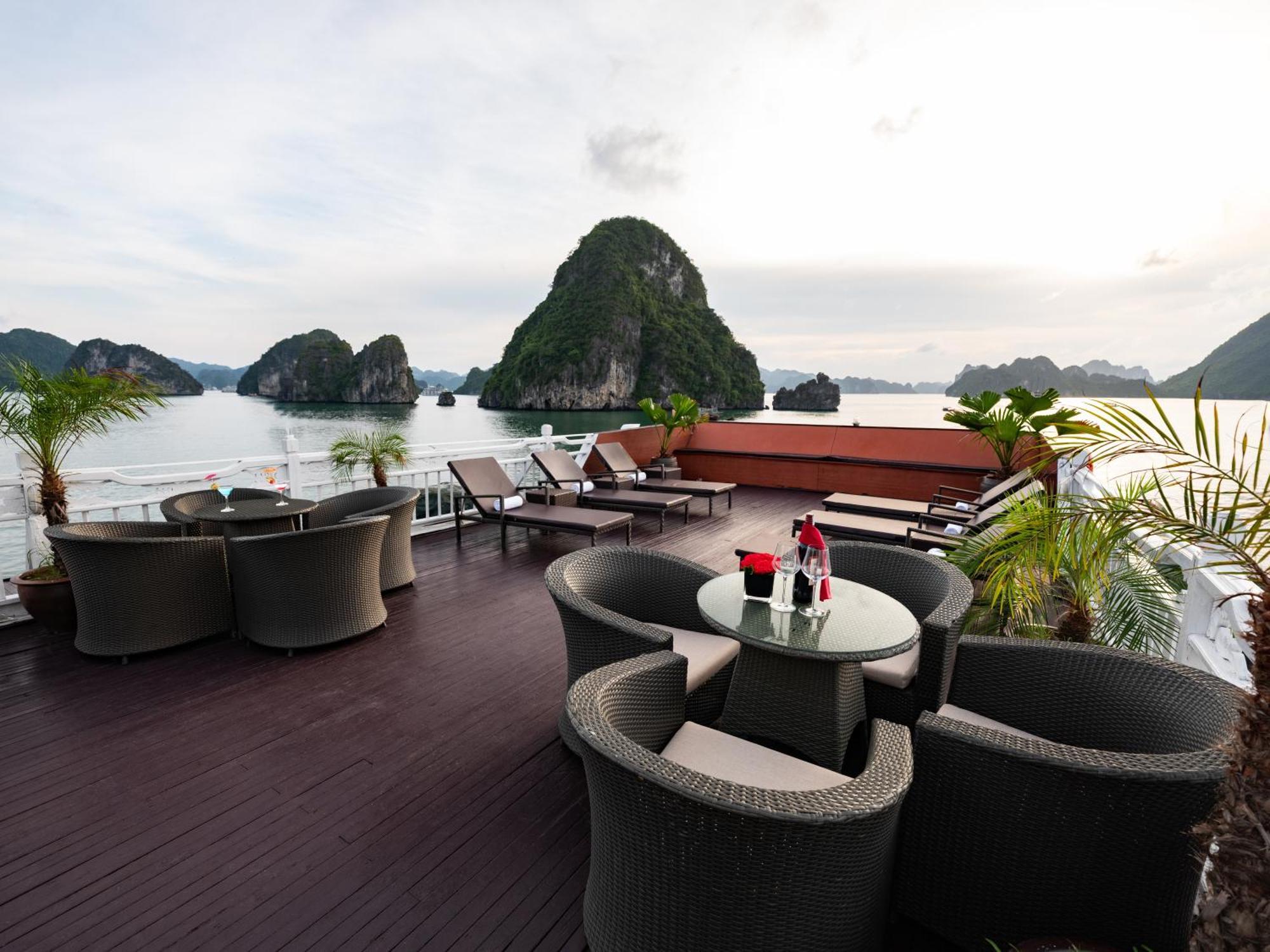 Hera Boutique Cruise Ha Long Bay מראה חיצוני תמונה