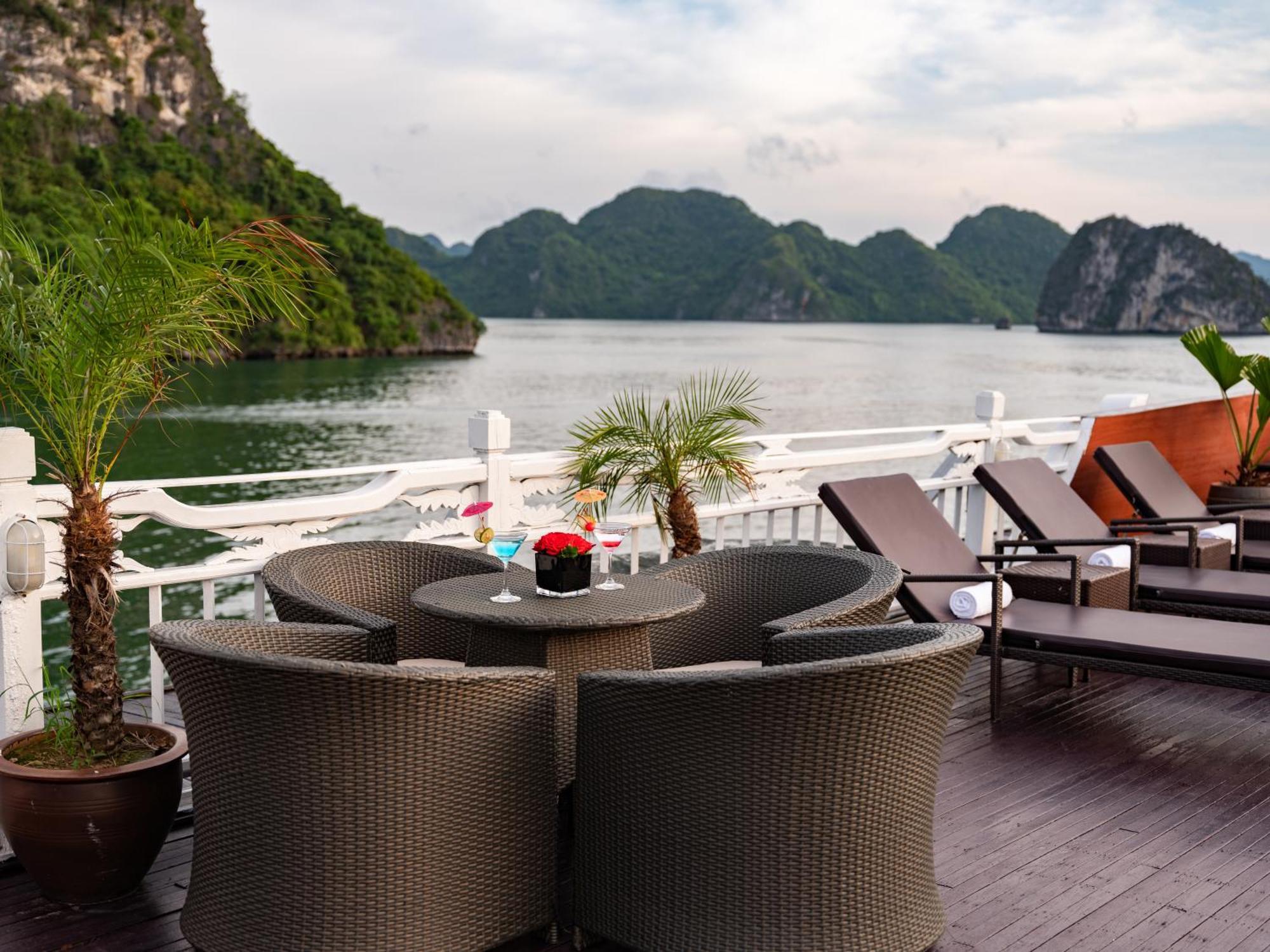 Hera Boutique Cruise Ha Long Bay מראה חיצוני תמונה