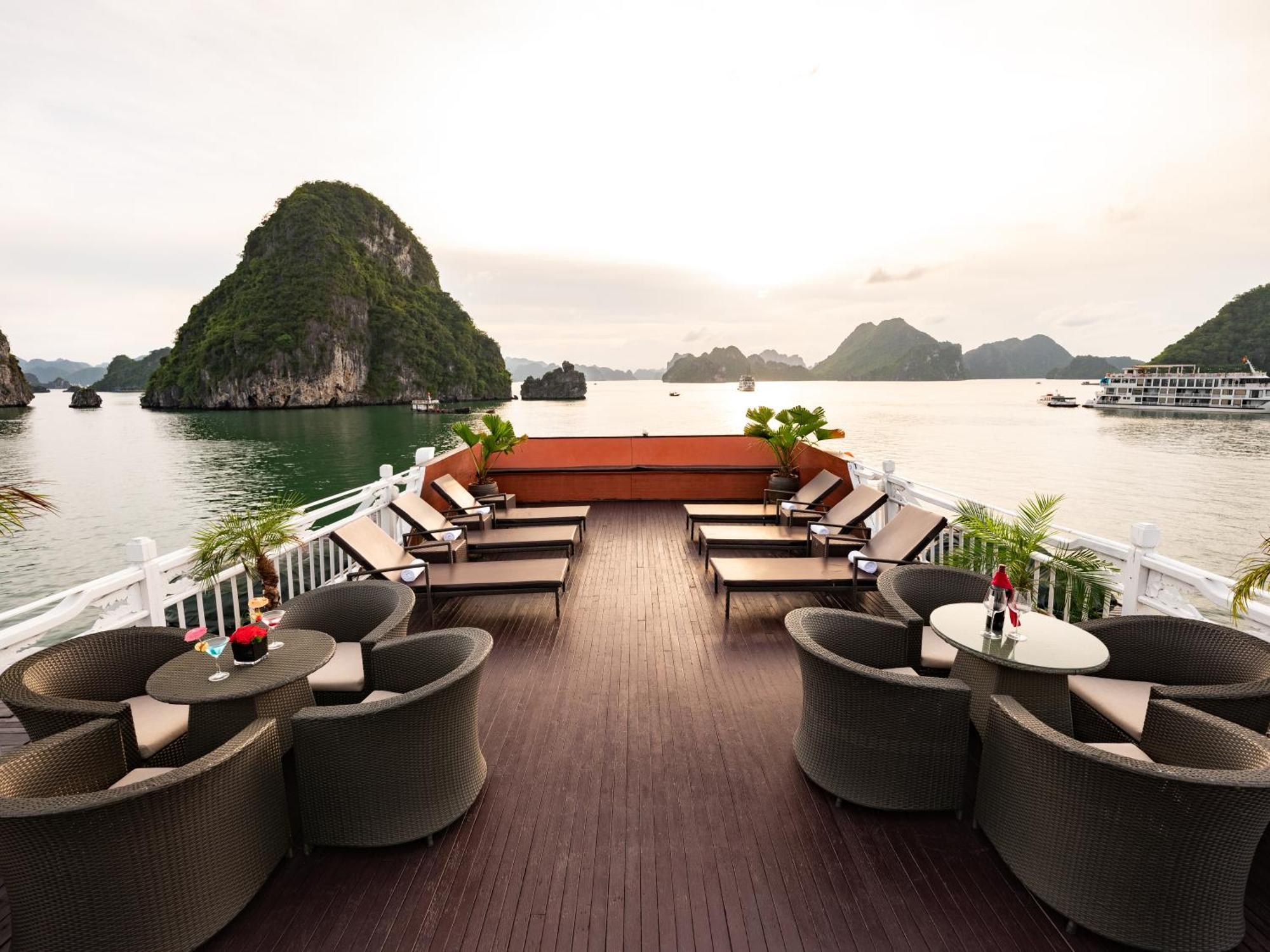 Hera Boutique Cruise Ha Long Bay מראה חיצוני תמונה