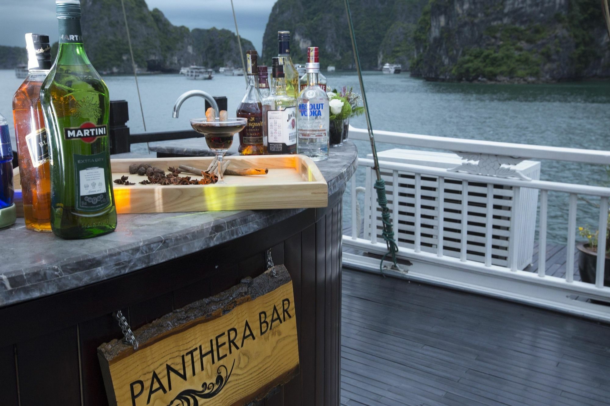 Hera Boutique Cruise Ha Long Bay מראה חיצוני תמונה